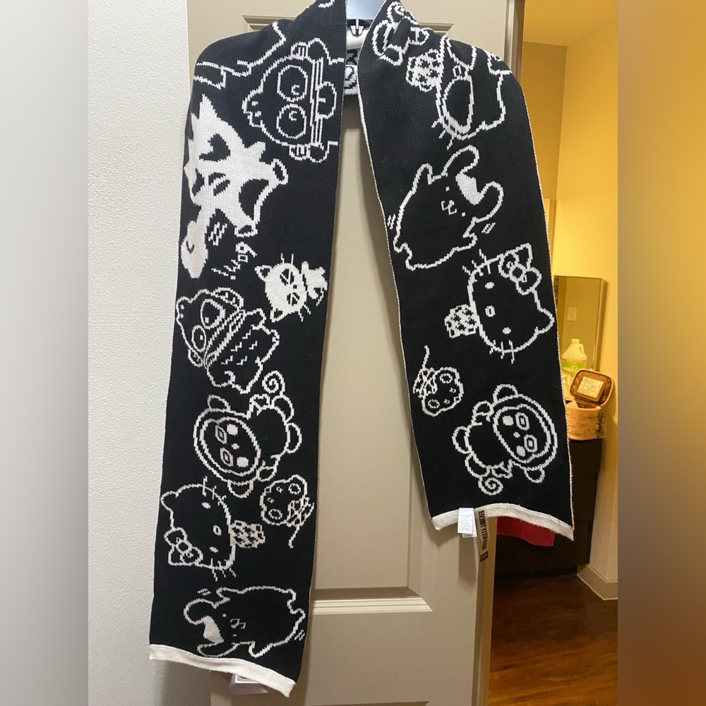 Hello kitty scarf